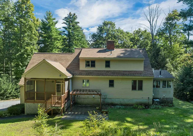 Photo 2 of Single family home for sale at 87 Hampstead Rd, Sandown, NH 03873 | MLS# 5109185 | Listing updated on 2026-10-23