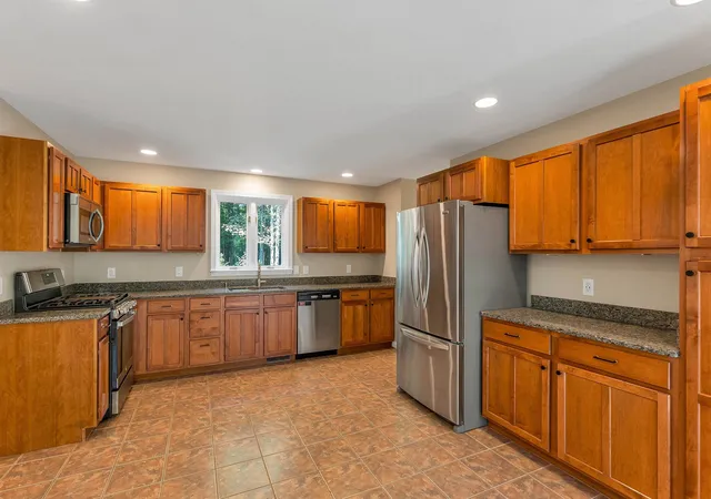 Photo 4 of Single family home for sale at 87 Hampstead Rd, Sandown, NH 03873 | MLS# 5109185 | Listing updated on 2026-10-23