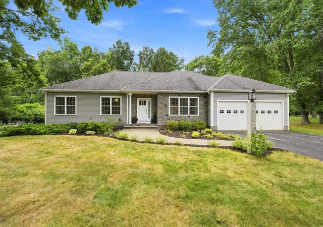 Photo 1 of Single family home for sale at 8 Rolling Ridge Rd, Windham, NH 03087 | MLS# 5109201 | Listing updated on 2026-09-11