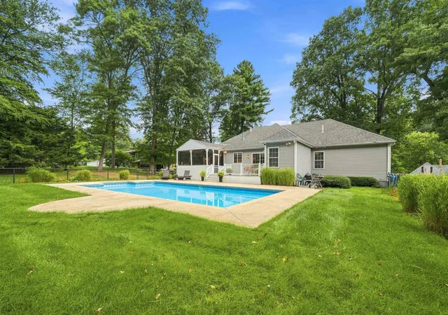 Photo 3 of Single family home for sale at 8 Rolling Ridge Rd, Windham, NH 03087 | MLS# 5109201 | Listing updated on 2026-09-11
