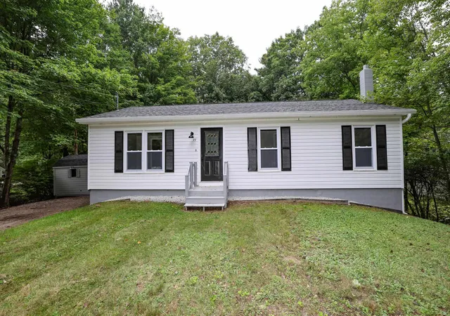 Single family home for sale at 33 N Shore Dr, Center Barnstead, NH 03225 | MLS# 5109205