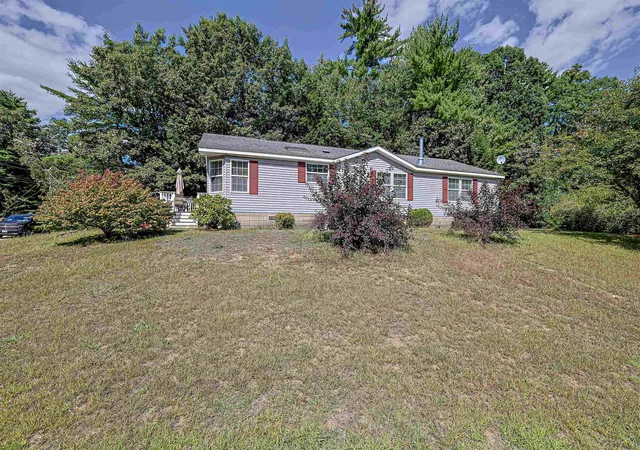 Photo 3 of Manufactured home for sale at 21 Osprey Rd, Alton, NH 03809 | MLS# 5109208 | Listing updated on 2026-09-11