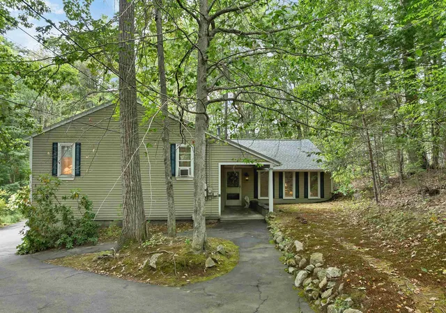 Photo 1 of Single family home for sale at 15 Abenaukee Dr, Wolfeboro, NH 03894 | MLS# 5109241 | Listing updated on 2026-09-12