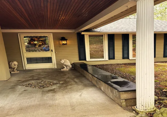 Photo 2 of Single family home for sale at 15 Abenaukee Dr, Wolfeboro, NH 03894 | MLS# 5109241 | Listing updated on 2026-09-12