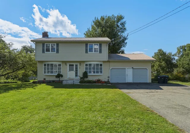 Photo 1 of Single family home for sale at 890 Essex Rd, Williston, VT 05495 | MLS# 5109243 | Listing updated on 2026-09-10