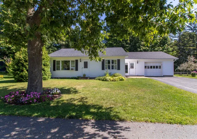 Photo 1 of Single family home for sale at 49 Forest Ave, Derby, VT 05830 | MLS# 5109247 | Listing updated on 2026-09-18