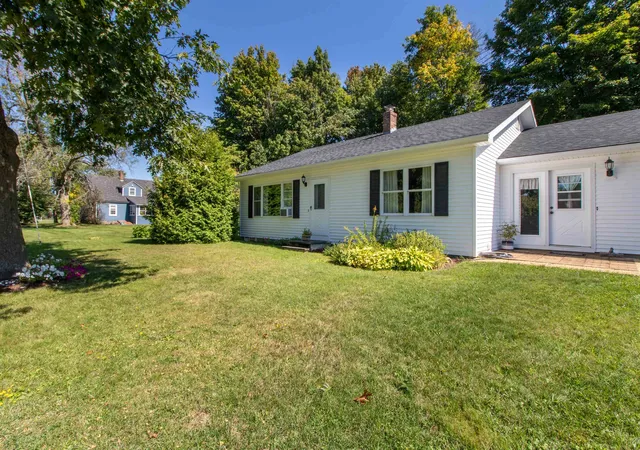 Photo 3 of Single family home for sale at 49 Forest Ave, Derby, VT 05830 | MLS# 5109247 | Listing updated on 2026-09-18
