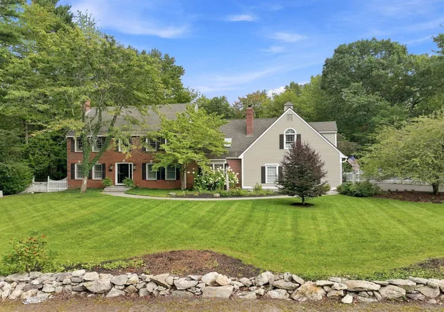 Photo 3 of Single family home for sale at 9 Rosewell Rd, Bedford, NH 03110 | MLS# 5109272 | Listing updated on 2026-09-16