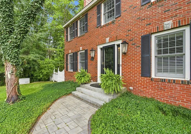 Photo 4 of Single family home for sale at 9 Rosewell Rd, Bedford, NH 03110 | MLS# 5109272 | Listing updated on 2026-09-16