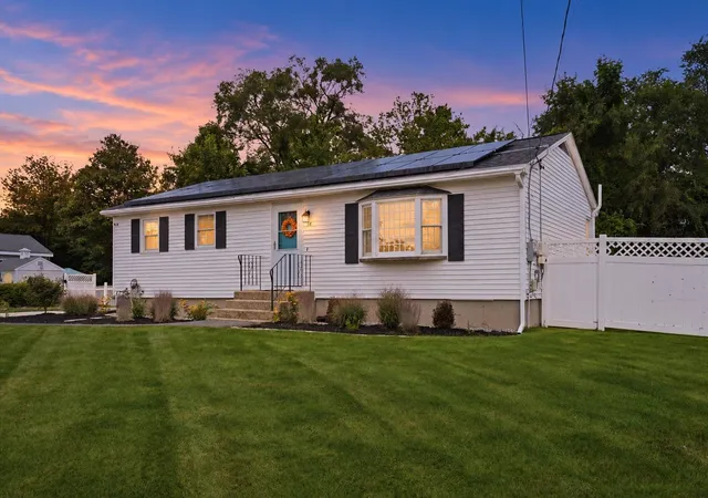 Photo 1 of Single family home for sale at 14 Bloomingdale Dr, Nashua, NH 03064 | MLS# 5109299 | Listing updated on 2026-09-19