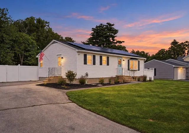 Photo 3 of Single family home for sale at 14 Bloomingdale Dr, Nashua, NH 03064 | MLS# 5109299 | Listing updated on 2026-09-19