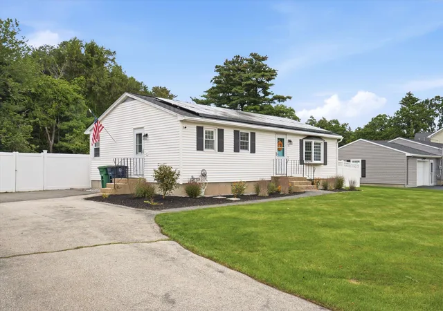 Photo 3 of Single family home for sale at 14 Bloomingdale Dr, Nashua, NH 03064 | MLS# 5109299 | Listing updated on 2026-09-19