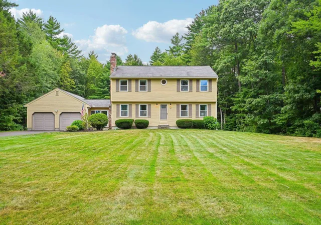 Photo 2 of Single family home for sale at 27 Jennifer Ln, Auburn, NH 03032 | MLS# 5109305 | Listing updated on 2026-09-16