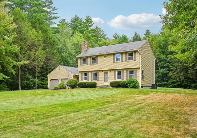 Photo 4 of Single family home for sale at 27 Jennifer Ln, Auburn, NH 03032 | MLS# 5109305 | Listing updated on 2026-09-16
