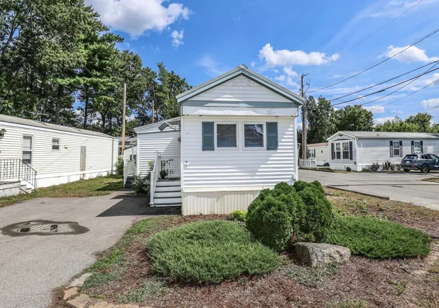 Photo 3 of Manufactured home for sale at 7 Hollyhock Way #32, Manchester, NH 03109 | MLS# 5109307 | Listing updated on 2026-09-16