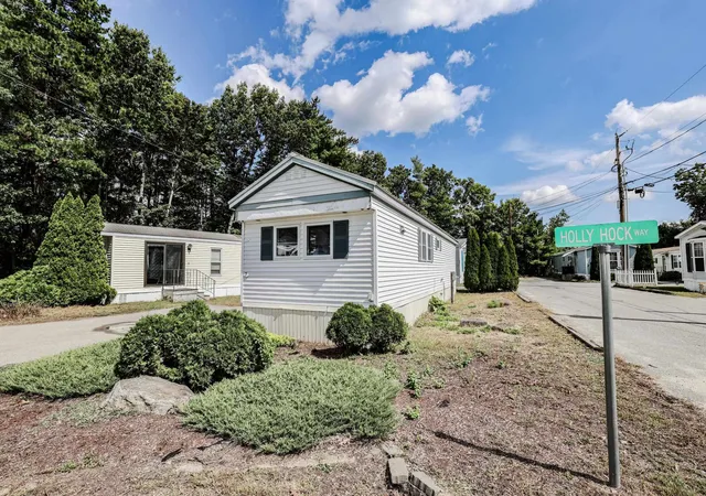 Photo 4 of Manufactured home for sale at 7 Hollyhock Way #32, Manchester, NH 03109 | MLS# 5109307 | Listing updated on 2026-09-16