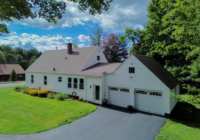 Photo 3 of Single family home for sale at 39 Manns Hl Rd, Littleton, NH 03561 | MLS# 5109309 | Listing updated on 2026-09-15