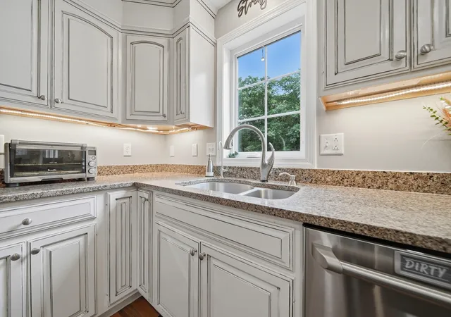 Photo 2 of Sale Pending at 6 Greystone Ter, Hooksett, NH 03106 | MLS# 5109320 | Listing updated on 2026-09-14