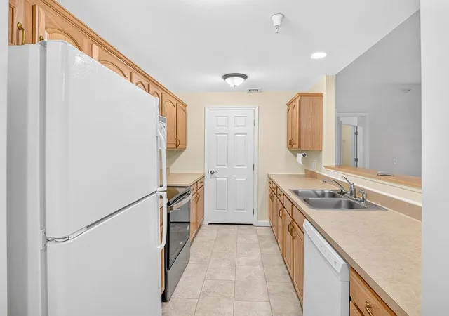Photo 4 of Sale Pending at 99 Eldredge St #102, South Burlington, VT 05403 | MLS# 5109332 | Listing updated on 2026-09-18