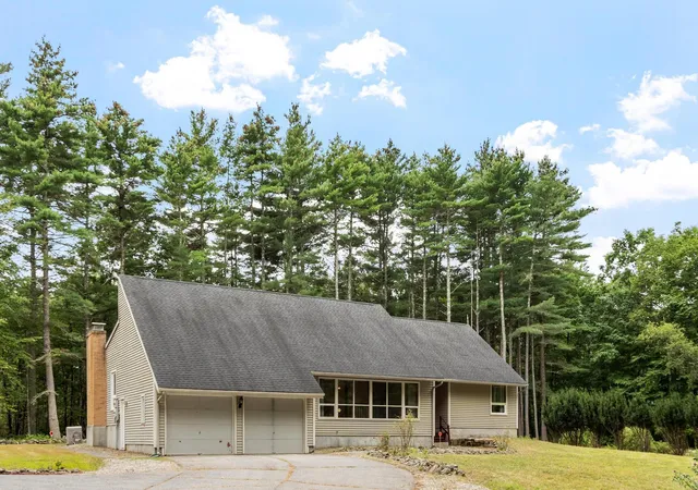 Single family home for sale at 182 Farley Rd, Hollis, NH 03049 | MLS# 5109347