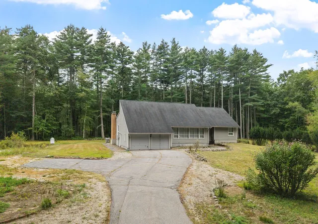 Photo 1 of Single family home for sale at 182 Farley Rd, Hollis, NH 03049 | MLS# 5109347 | Listing updated on 2026-09-27