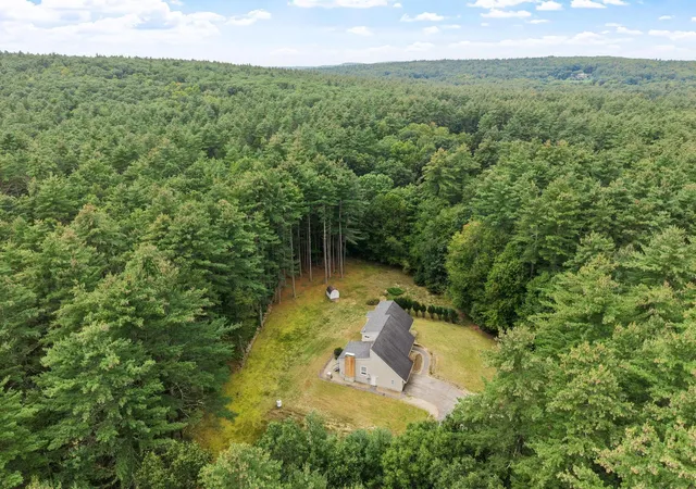 Photo 4 of Single family home for sale at 182 Farley Rd, Hollis, NH 03049 | MLS# 5109347 | Listing updated on 2026-09-27