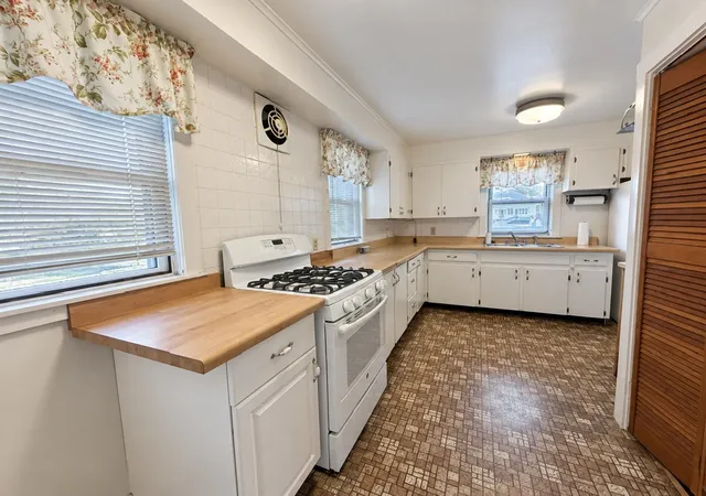 Photo 3 of Single family home for sale at 608 Main St, Gorham, NH 03581 | MLS# 5109366 | Listing updated on 2026-09-11