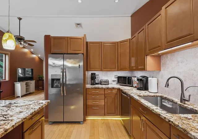 Photo 3 of Single family home for sale at 2 Quincy Dr, Derry, NH 03038 | MLS# 5109367 | Listing updated on 2026-09-18