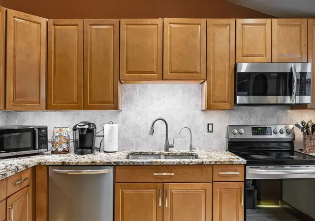 Photo 4 of Single family home for sale at 2 Quincy Dr, Derry, NH 03038 | MLS# 5109367 | Listing updated on 2026-09-18
