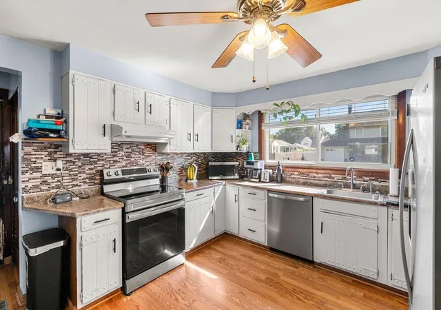 Photo 2 of Single family home for sale at 70 Newgate Cir, Manchester, NH 03102 | MLS# 5109370 | Listing updated on 2026-09-11