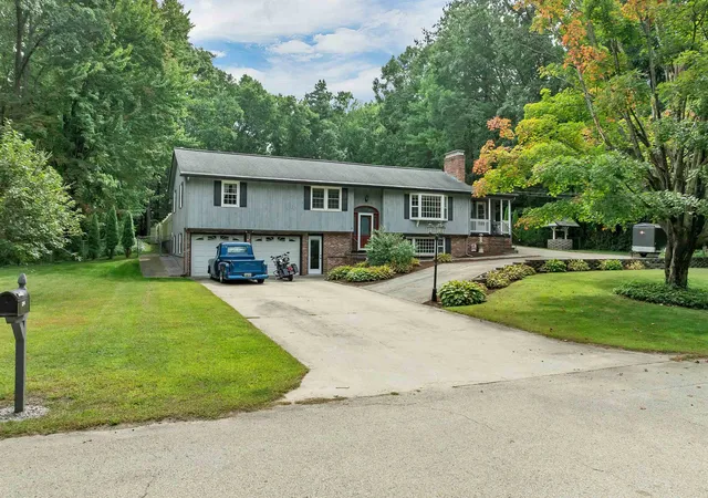 Photo 3 of Single family home for sale at 24 Par Ln, Hudson, NH 03051 | MLS# 5109384 | Listing updated on 2026-09-11