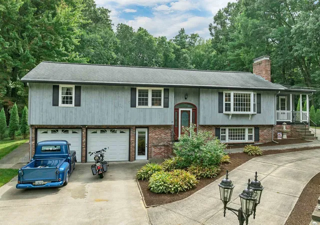 Photo 3 of Single family home for sale at 24 Par Ln, Hudson, NH 03051 | MLS# 5109384 | Listing updated on 2026-09-11