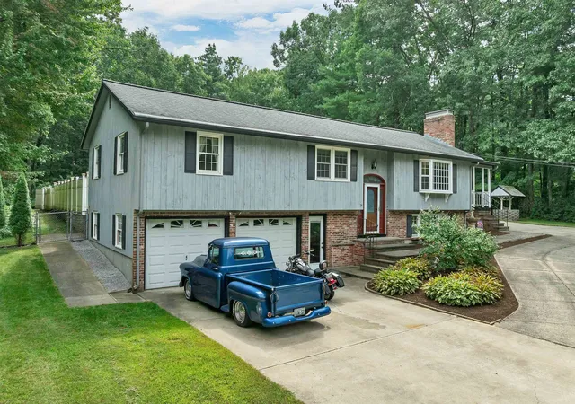 Photo 4 of Single family home for sale at 24 Par Ln, Hudson, NH 03051 | MLS# 5109384 | Listing updated on 2026-09-11