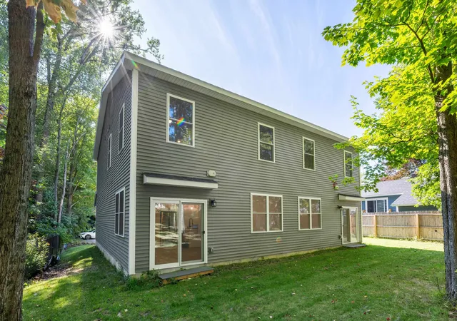 Photo 3 of Townhouse for sale at 208 Dale Rd, Burlington, VT 05408 | MLS# 5109388 | Listing updated on 2026-09-11