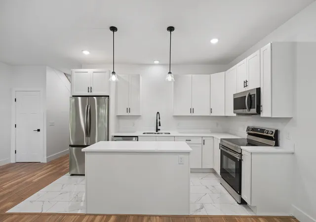 Photo 4 of Townhouse for sale at 208 Dale Rd, Burlington, VT 05408 | MLS# 5109388 | Listing updated on 2026-09-11