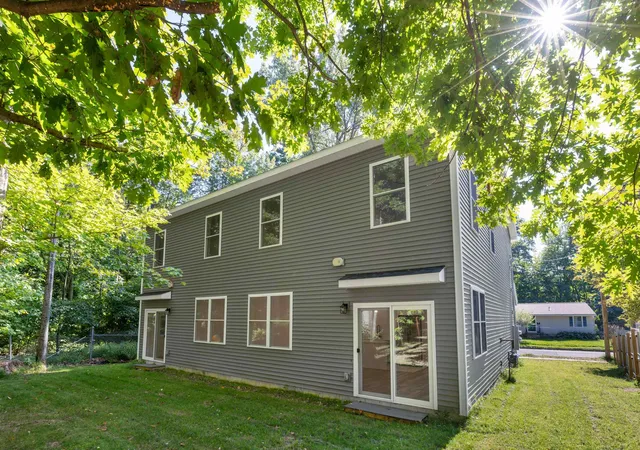 Photo 3 of Townhouse for sale at 206 Dale Rd, Burlington, VT 05408 | MLS# 5109389 | Listing updated on 2026-09-11