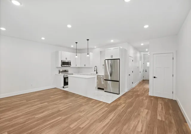 Photo 4 of Townhouse for sale at 206 Dale Rd, Burlington, VT 05408 | MLS# 5109389 | Listing updated on 2026-09-11