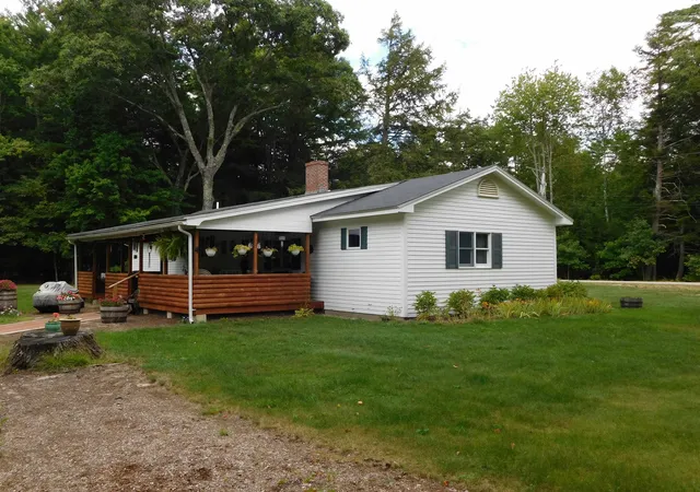 Photo 1 of Single family home for sale at 4 Palmer Dr, Brookfield, NH 03872 | MLS# 5109391 | Listing updated on 2026-09-15