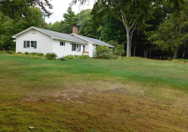 Photo 3 of Single family home for sale at 4 Palmer Dr, Brookfield, NH 03872 | MLS# 5109391 | Listing updated on 2026-09-15