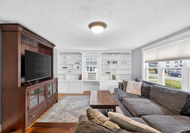 Photo 3 of Single family home for sale at 205 Coolidge Dr, Portsmouth, NH 03801 | MLS# 5109397 | Listing updated on 2026-09-11