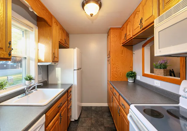 Photo 3 of Townhouse for sale at 18 Modena Dr, Concord, NH 03303 | MLS# 5109404 | Listing updated on 2026-09-12