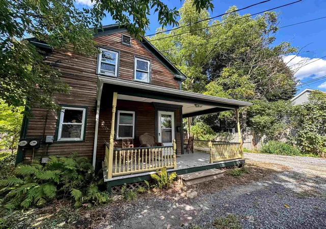 Photo 4 of Single family home for sale at 220 Gage St, Bennington, VT 05201 | MLS# 5109415 | Listing updated on 2026-09-11