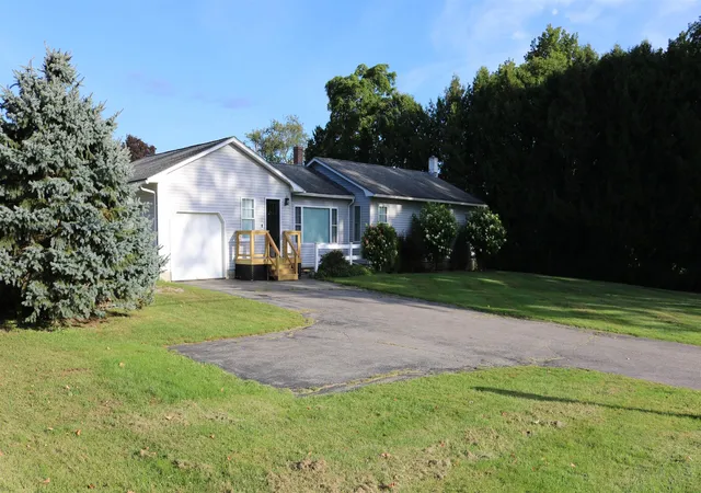 Single family home for sale at 436 E Pittsford Rd, Rutland, VT 05701 | MLS# 5109416
