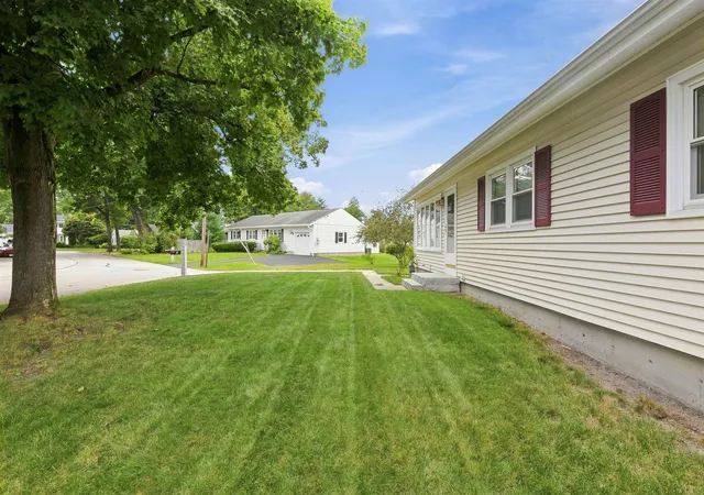 Photo 3 of Single family home for sale at 6 Galway Rd, Nashua, NH 03062 | MLS# 5109424 | Listing updated on 2026-09-11