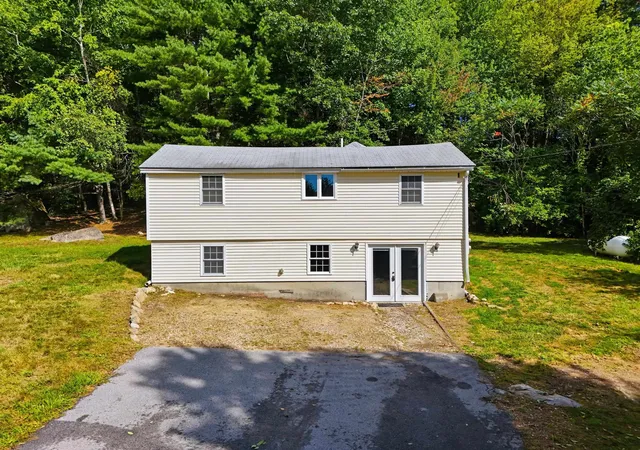 Photo 2 of Single family home for sale at 9 Zapora Dr, Hooksett, NH 03106 | MLS# 5109437 | Listing updated on 2026-10-01