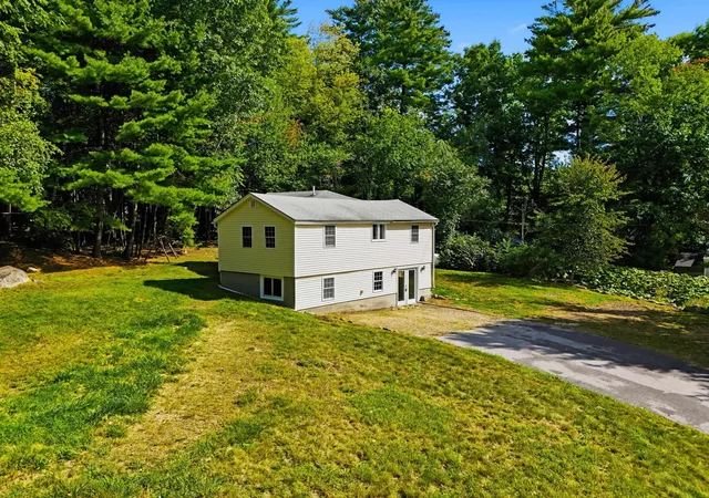 Photo 3 of Single family home for sale at 9 Zapora Dr, Hooksett, NH 03106 | MLS# 5109437 | Listing updated on 2026-10-01