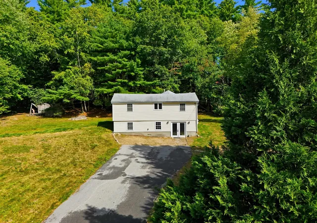 Photo 3 of Single family home for sale at 9 Zapora Dr, Hooksett, NH 03106 | MLS# 5109437 | Listing updated on 2026-10-01