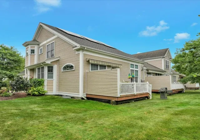 Photo 3 of Townhouse for sale at 16 Aspen Cir, Shelburne, VT 05482 | MLS# 5109465 | Listing updated on 2026-09-11