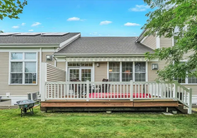 Photo 4 of Townhouse for sale at 16 Aspen Cir, Shelburne, VT 05482 | MLS# 5109465 | Listing updated on 2026-09-11