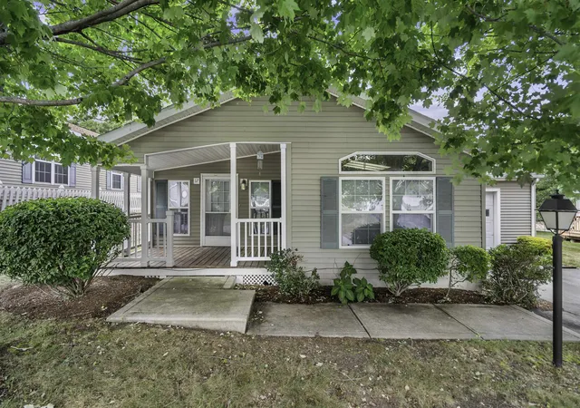 Photo 1 of Single family home for sale at 17 Heritage Way, Manchester, NH 03104 | MLS# 5109484 | Listing updated on 2026-09-12